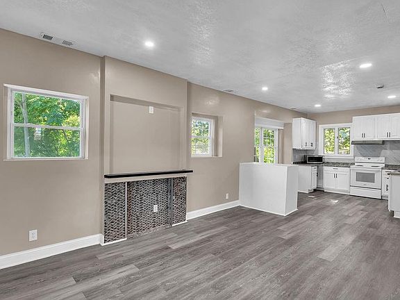 3rd image of 2406 Kensington Ave