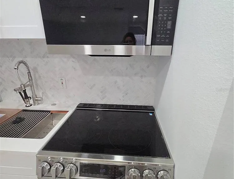 104 Eastpark Cres #B — Photo 12