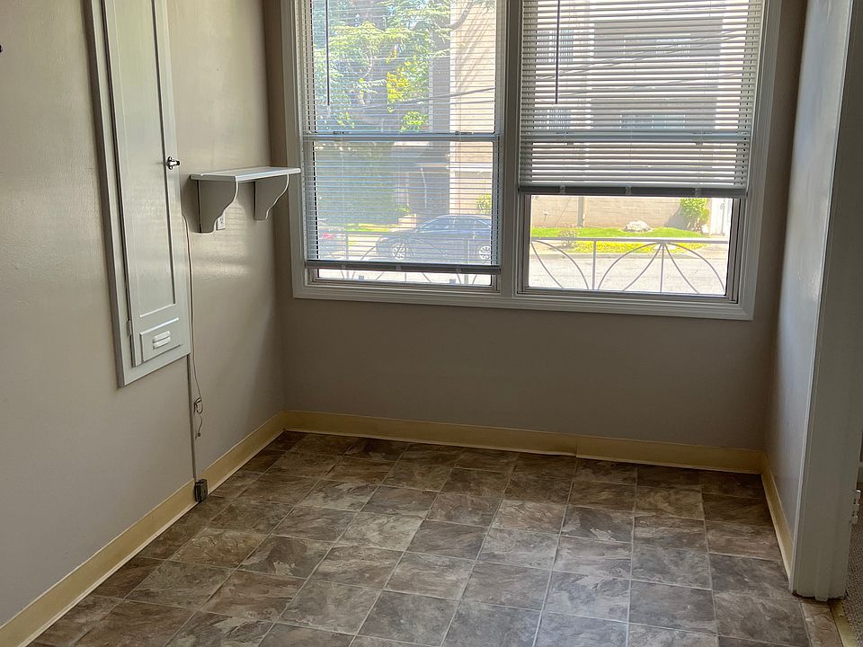 Breakfast area off kitchen