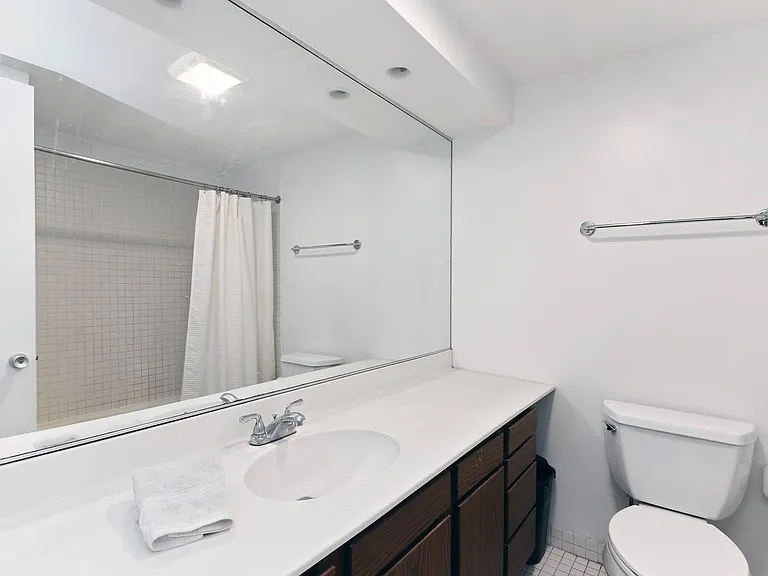 2434 N Burling St #1 — Photo 15