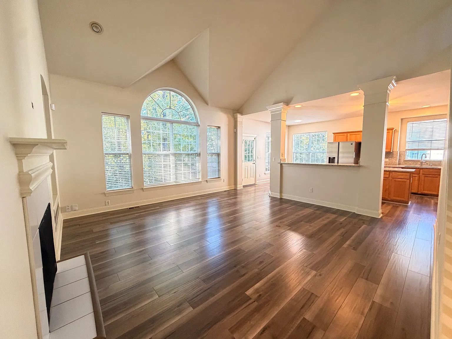 4 bed, 3239 sqft, $2,695 — Photo 3