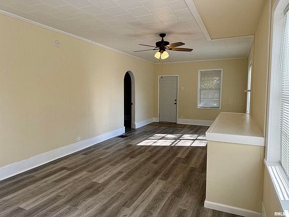 4th image of 1103 W Boulevard St #A