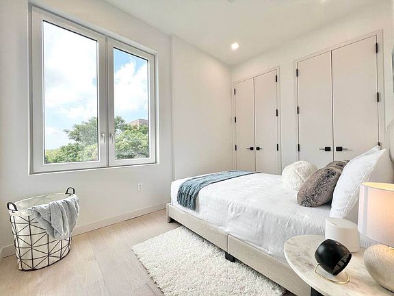 4th image of 308 Linden Blvd #7B