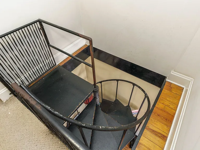 Unique 2 Bedroom in German Village — Photo 51