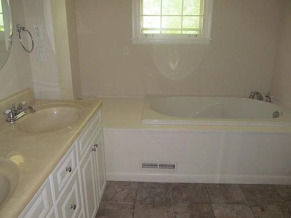 5th image of 624 Denver Ct