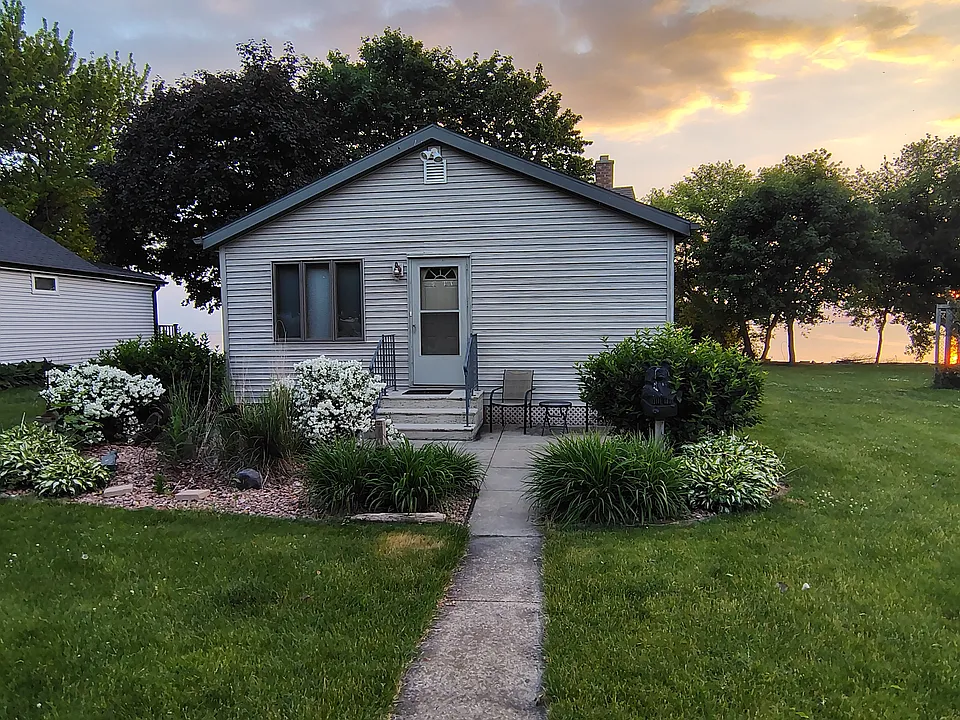 937 Paramount Dr