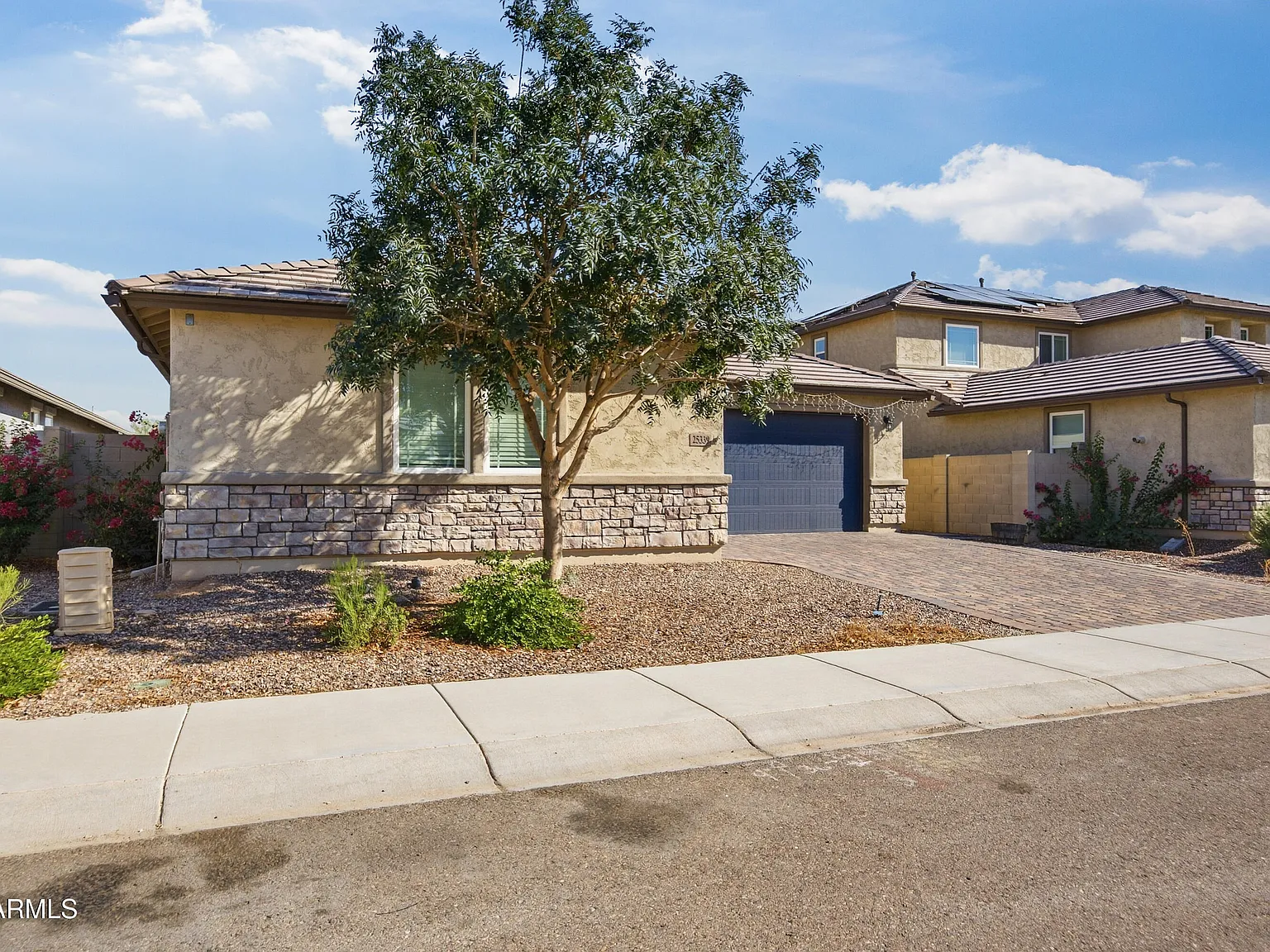 4 bed, 2.5 bath, 2558 sqft, $2,900 — Photo 2