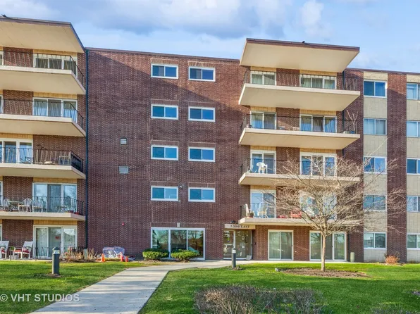 5300 Walnut Ave APT 13C, Downers Grove, IL 60515