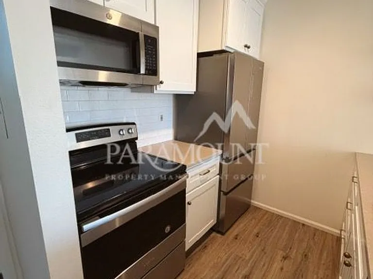 155 Myreboe St NE #10-J — Photo 5