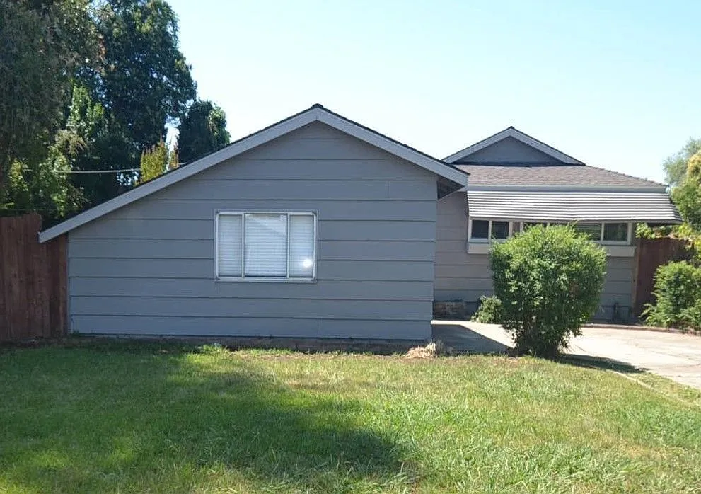 1390 Hopkins St photo 1