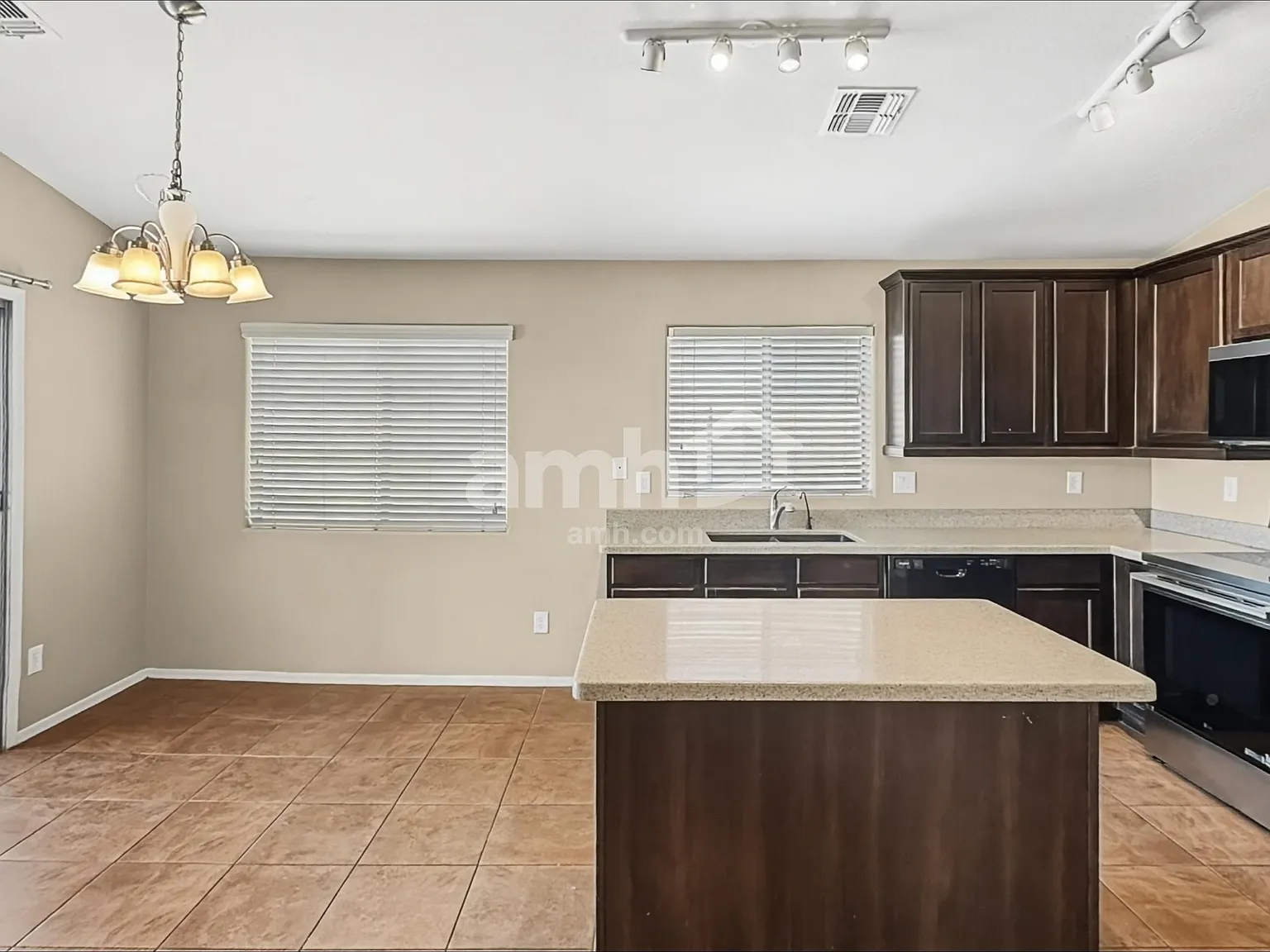 3 bed, 2.0 bath, 1571 sqft, $1,720 — Photo 4