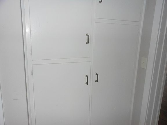 2nd image of 213 S Alexandria Ave APT 5