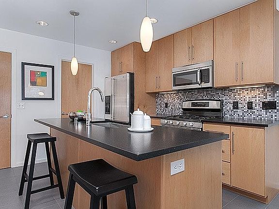 4th image of 5216 11th Ave NE #B
