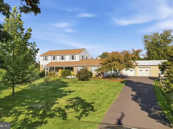 2209 Diamond St, Sellersville, PA 18960