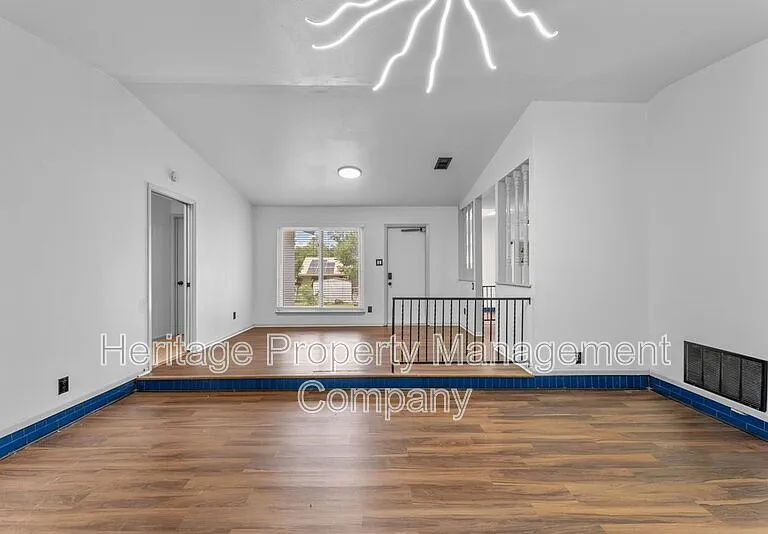 2526 Town Briar St — Photo 5