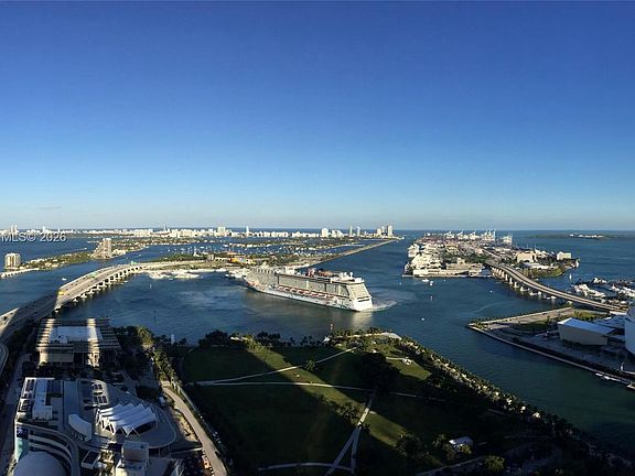 3rd image of 1040 Biscayne Blvd APT 3802