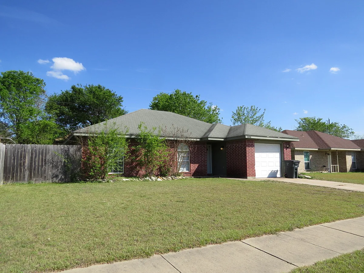 Building Photo - 2606 Cross Timber Dr