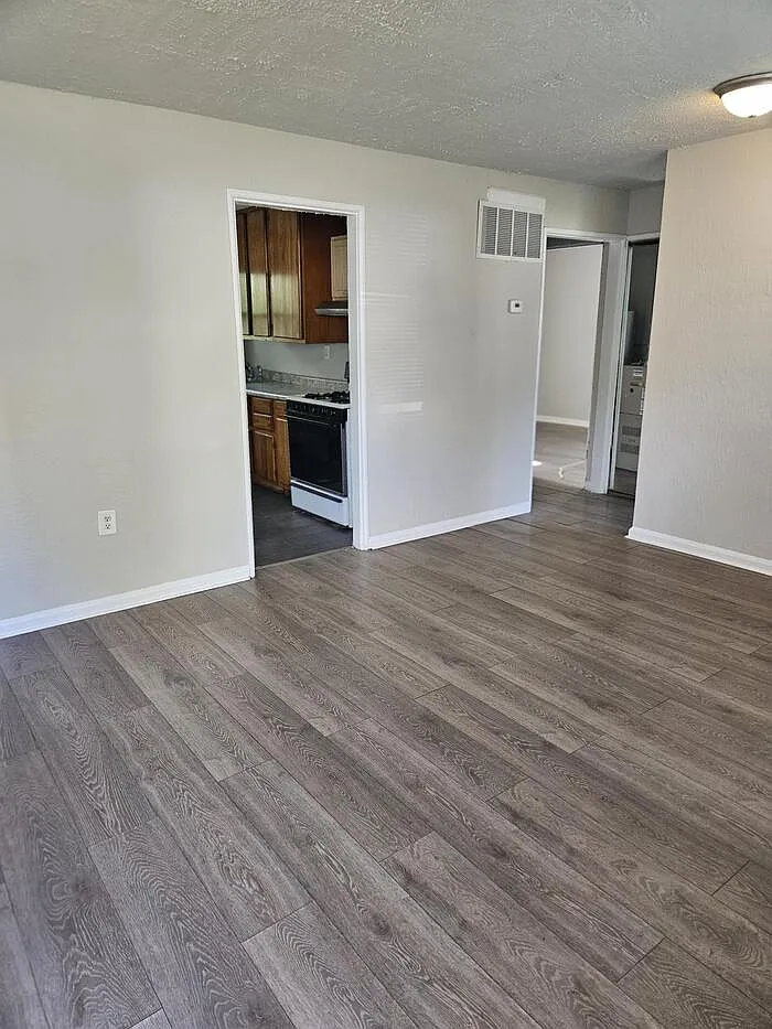 2 bed, 1.0 bath, 744 sqft, $1,150 — Photo 3