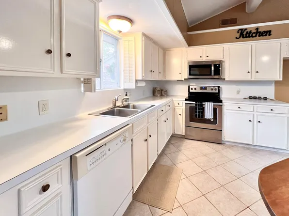 401 Rolling Hills Dr, Conroe, TX 77304