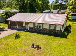 209 N West St, Elkville, IL 62932