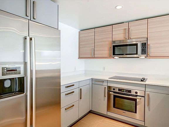 4th image of 555 4th St Unit 529