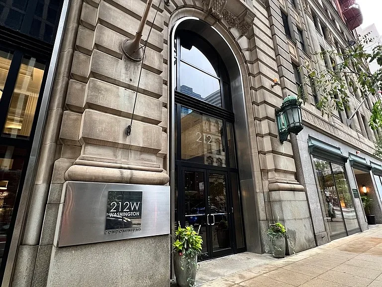 212 W Washington St #1012 — Photo 1