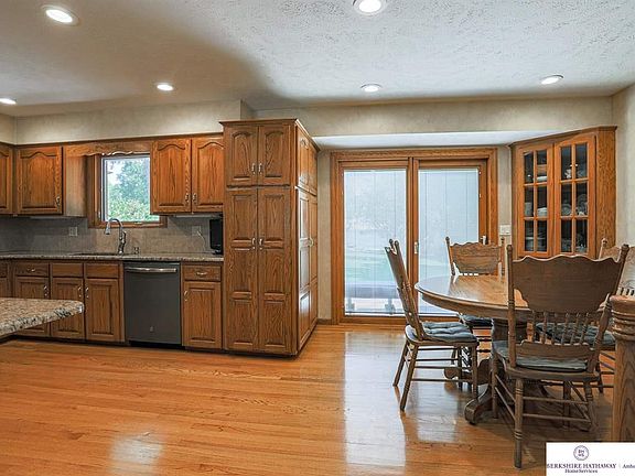 5th image of 806 Galway Cir
