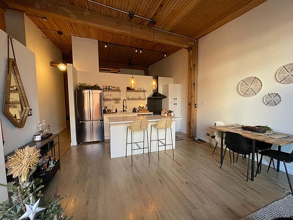 4th image of 2333 W Saint Paul Ave APT 328