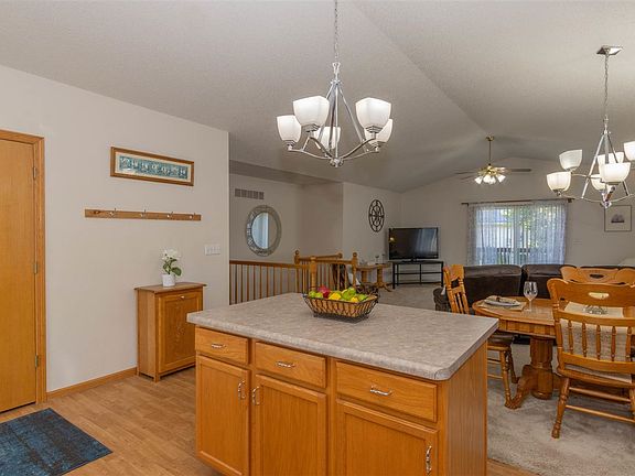 5th image of 530 Tulip Ct