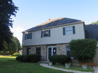 2432 Cambridge Dr, Aurora, IL 60506