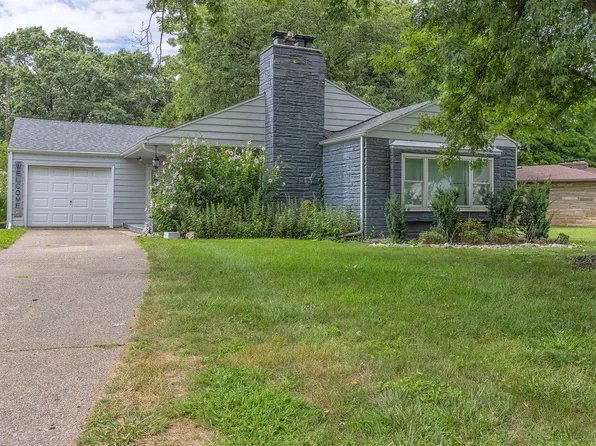 433 Montezuma Rd, Benton Harbor, MI 49022
