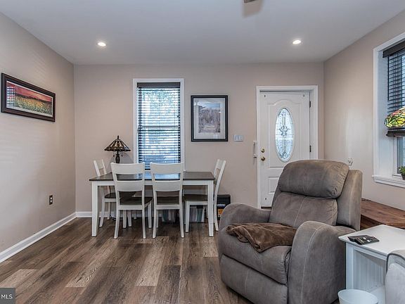 4th image of 2736 Ash St