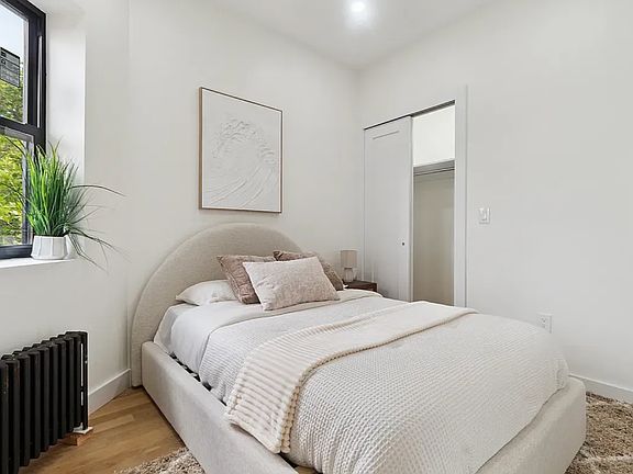 4th image of 176 Rivington St APT 4