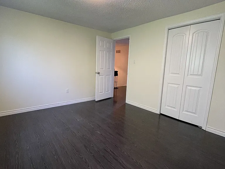 24 Rembrandt Dr — Photo 11