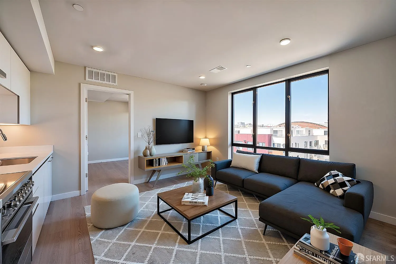 2 bed, 2.0 bath, 780 sqft, $4,700 — Photo 1