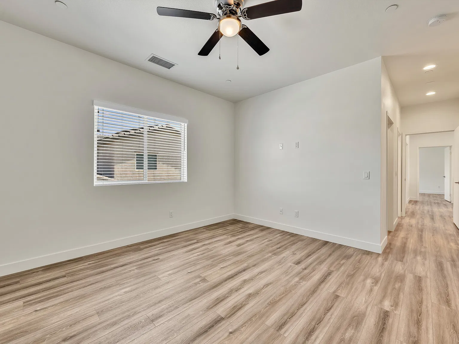 4 bed, 2000 sqft, $3,300 — Photo 3
