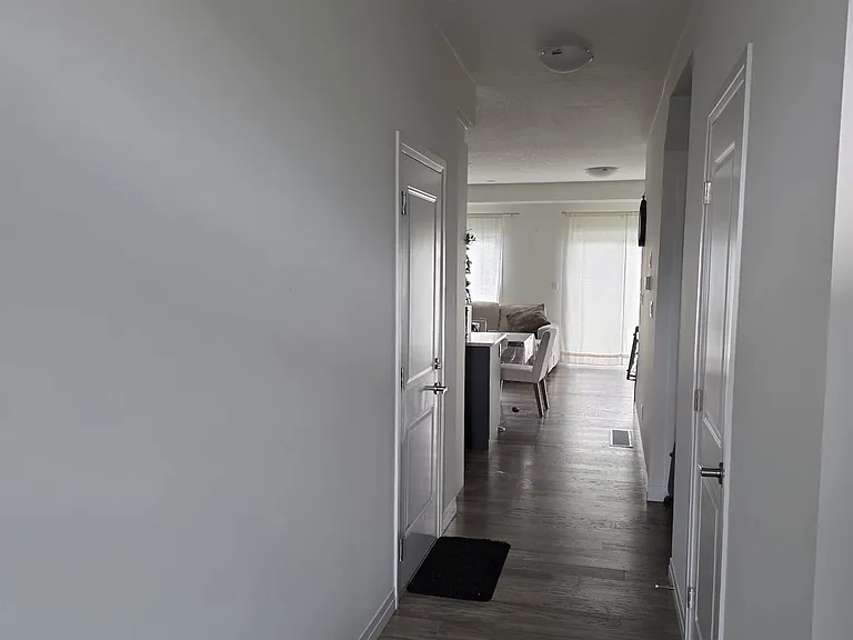 36 Queensbrook Cres — Photo 6