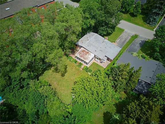 4th image of 320 River Side Dr