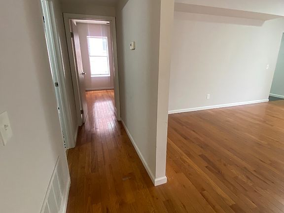 4th image of 5535 Pershing Ave #22
