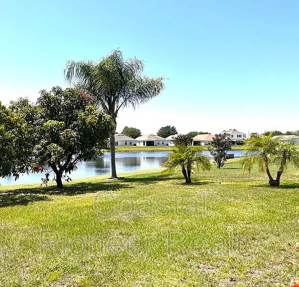 11404 Misty Isle Ln — Photo 35