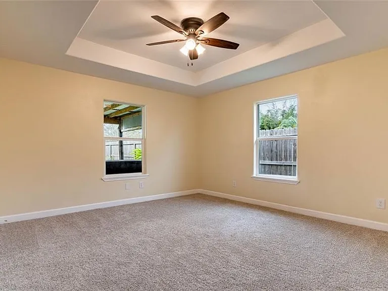 329 Yorktown Blvd — Photo 5