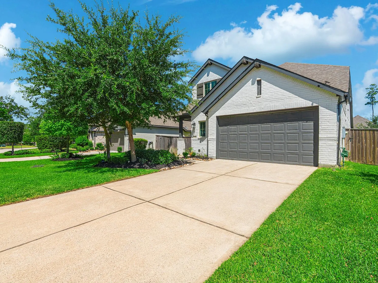 5 bed, 3.0 bath, 2650 sqft, $3,500 — Photo 2