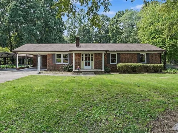 132 Cedarwood Dr, Eden, NC 27288