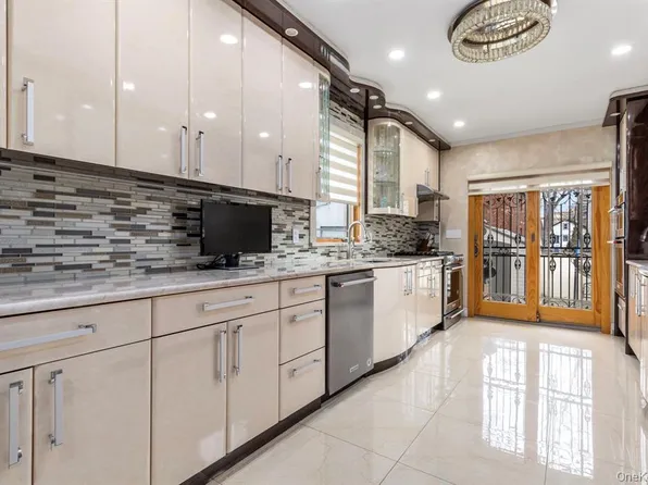 158-18 77th Avenue image 6 of 27