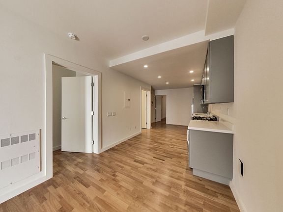 2nd image of 5 Hallam St #1
