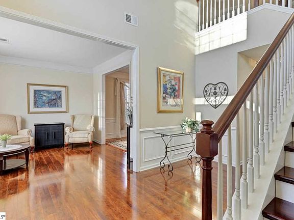 3rd image of 15 Featherwood Ct