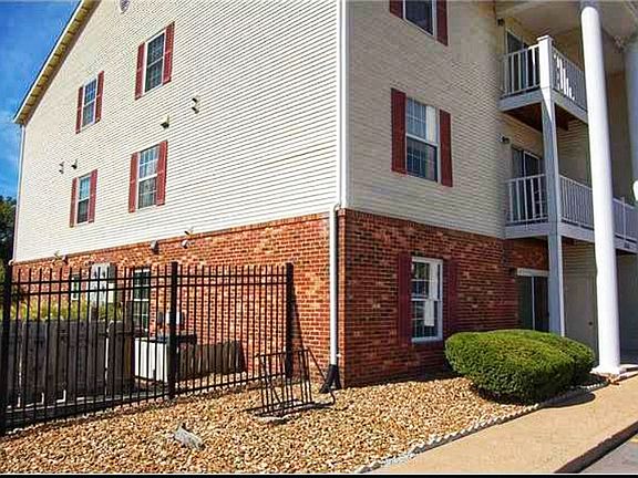 2nd image of 3115 Edwards Pl APT 104