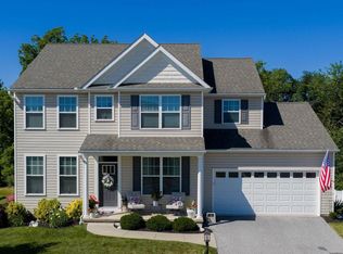 390 Taylor Dr, York, PA 17404