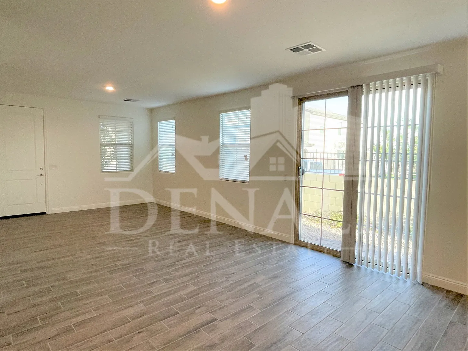 4 bed, 3.5 bath, 2218 sqft, $2,495 — Photo 3