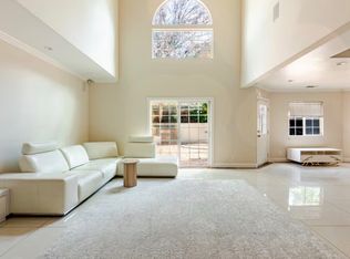 5516 Penfield Ave, Woodland Hills, CA 91364